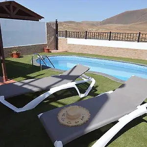 Blue With Private Pool, Bbq, Wifi - Suitable For Families By Holidays Villa